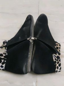 Black Colour Used Boots