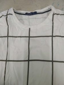 Mens White Checks Tshirt