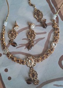 Rustbeads Necklace, Ear Rings, Mang Tikka.