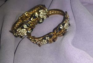 Vintage Floral Bangle Bracelet Set