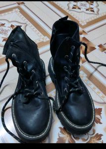 (Zara) Branded Boots For Kid..