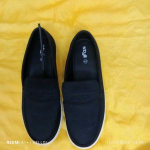 black branded men loafer