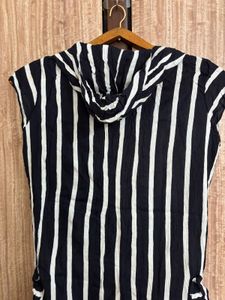 Hooded Striped Sleeveless Shirt Style Top 🖤
