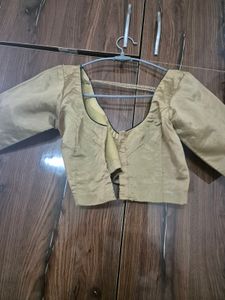 Beautiful Saree Light Weight With Golden Blouse