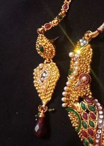 Gorgeous gold-Plated Indian jewelry set.