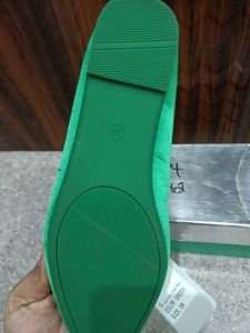 Elegant Green Ballet Flats