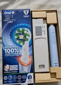 Oral B Pro 3 Model Electric Toothbrush