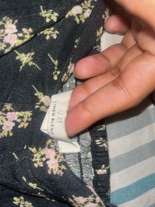 H&amp;M Black Floral Crop Top