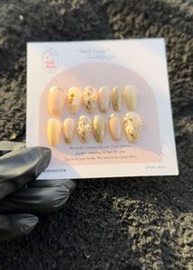 handmade press on nail , easy to use