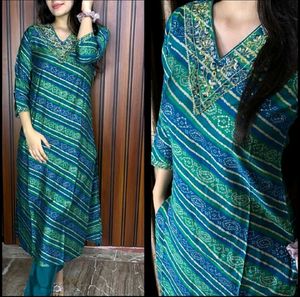 Elegant Green Embroidered Kurta With Pant