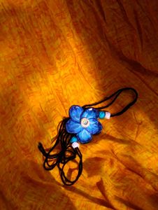 Blue Flower neckpiece 💙🤍