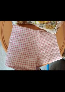 Get Any One Single Bed Checked/Flower Bedsheet