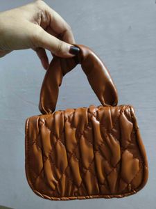 DRESSBERRY SLING BAG