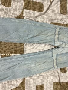 Trendy Light Wash Jeans
