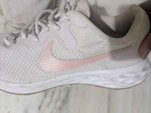 Nike Pink Sports Shoes