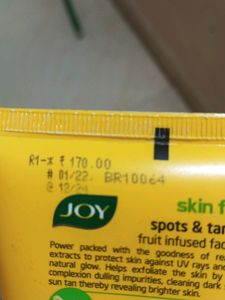 Joy Skin Fruits Sports &amp; Tan Clear Face Wash