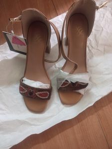 House Of Pataudi Sandal..size 37