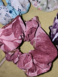 4 Scrunchies on Sale