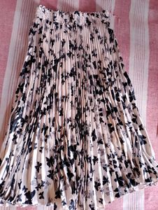 Butterfly Print Pleated Skirt
