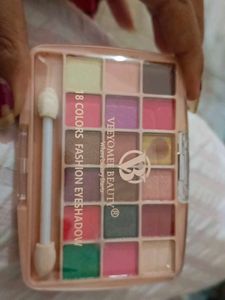 18 Color Eyeshadow Palette