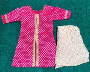 Girls' Festive Pink &amp; Gold lehenga Set