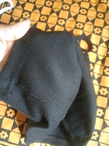 Black And White Camisoles For Inner Wear