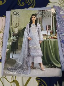 I Am Selling Pakistani Style Kurti Pant Set