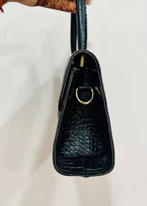 Chic Black Handbag