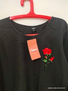 Elegant Black Rose Top - L - 38 Bust