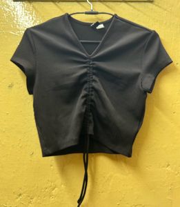 H&amp;M BLACK RIBBED TOP