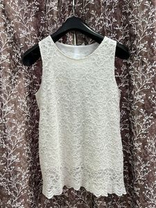 Sleevless White A line top.