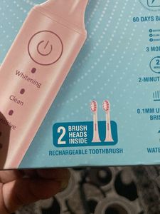 Closeup Sonic Expert Toothbrush