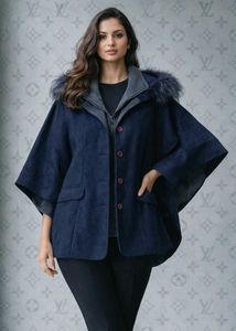 🇳🇿💫🎀Stylish Blue Fur-Trim Cape