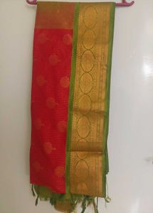 Gorgeous Red pattu Saree, Green border with newtag