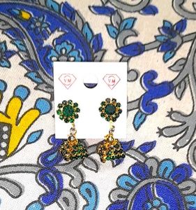 Vintage Green &amp; Gold Tone Earrings