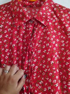 Women&#39;s Printed Shirt With Stylish Sleeve