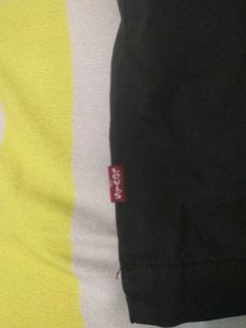 Black Levi&#39;s Top.
