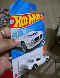Hot Wheels &#39; Pontiac Firebird &amp; Triumph Tiger TH