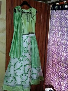 crop top with attached chunni