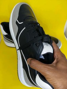 UK-07 Stylish Black Sneakers For men's or women's