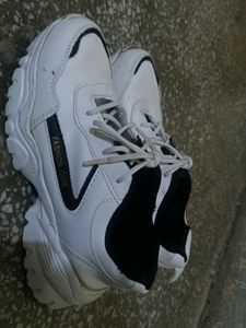 These R Casual Sneakers