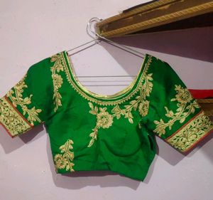 Beutiful Heavy Saari With Puff Blouse