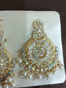 Earings+ Tika