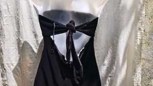 12.30.4 SEXY VELVET BODYCON