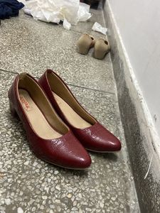 2 Bottom Heels In Wine And Cream Shade