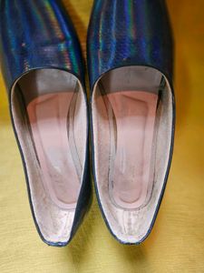 Smart &amp; Sleek Holographic Pointed-Toe Flats