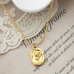 Gold Floral Pendant Necklace