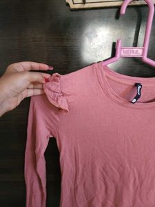 Body Fit Top Frilled Sleeves!