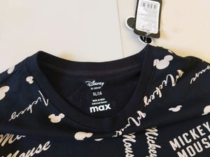 Women&#39;s Disney Print crop Sweatshirt size XL