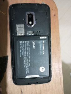 2 Mobiles Moto G5 Plus and E4 Play